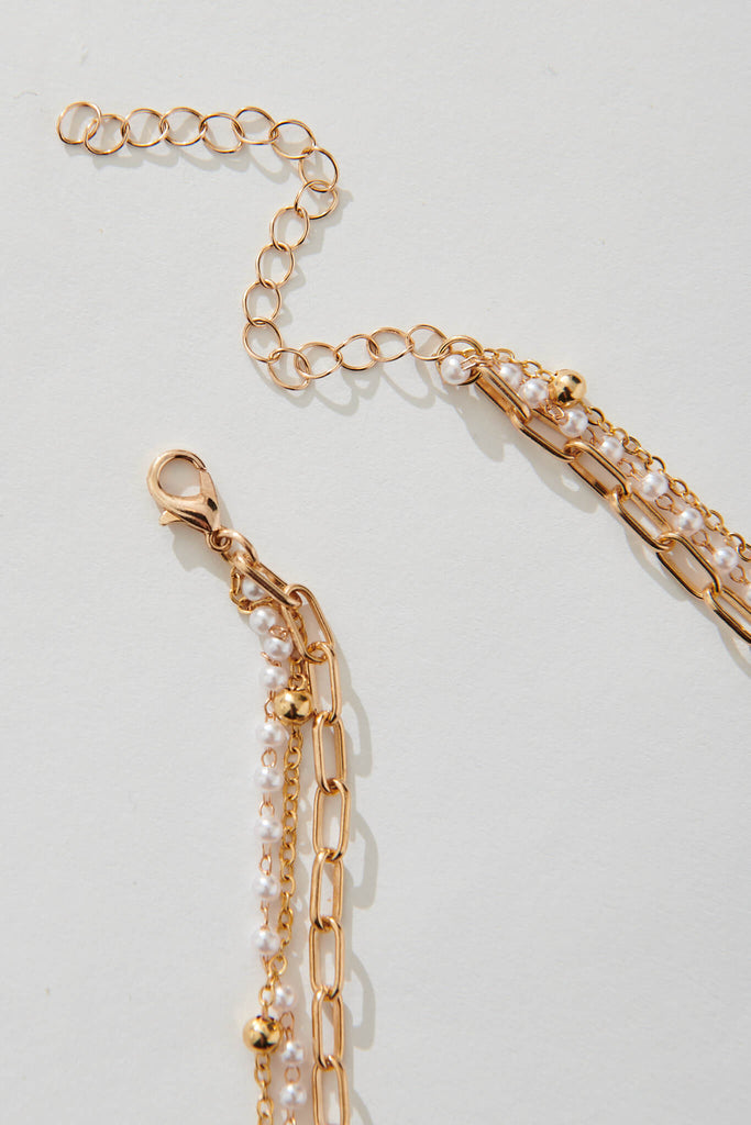 August + Delilah Marlin Layered Necklace In Gold - detail