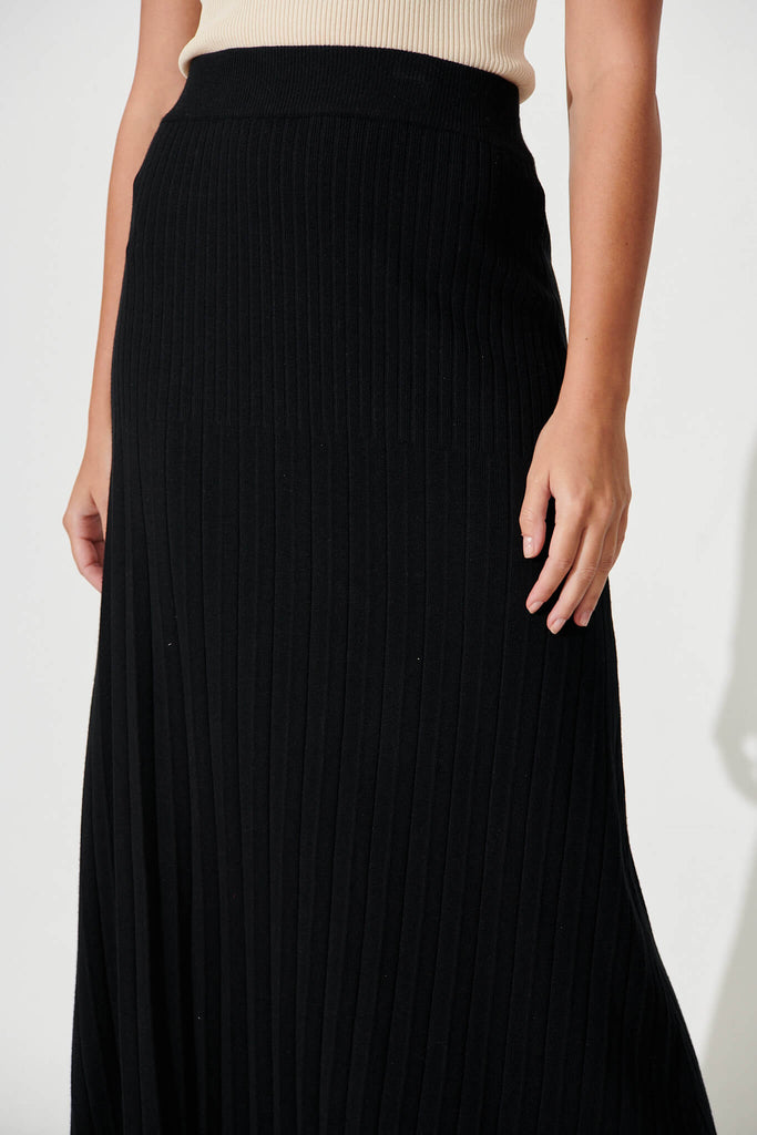 Omega Maxi Knit Skirt In Black - detail
