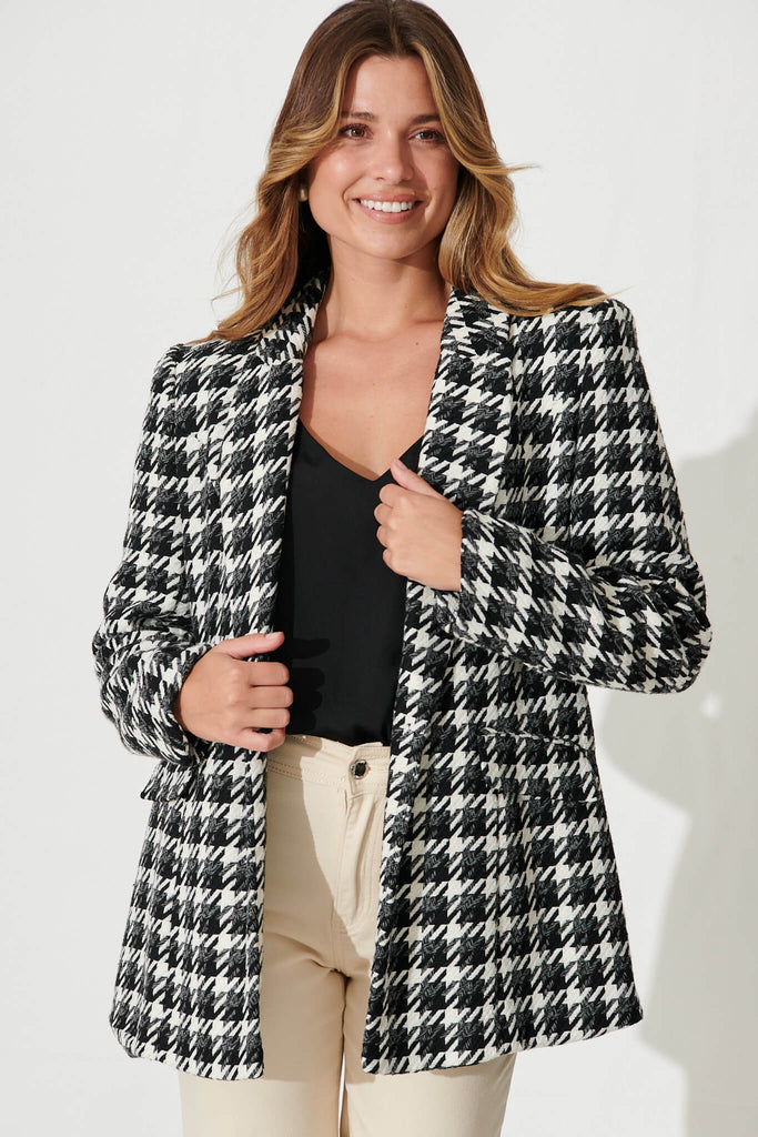 Malta Blazer In Black With White Houndstooth Jacquard - front