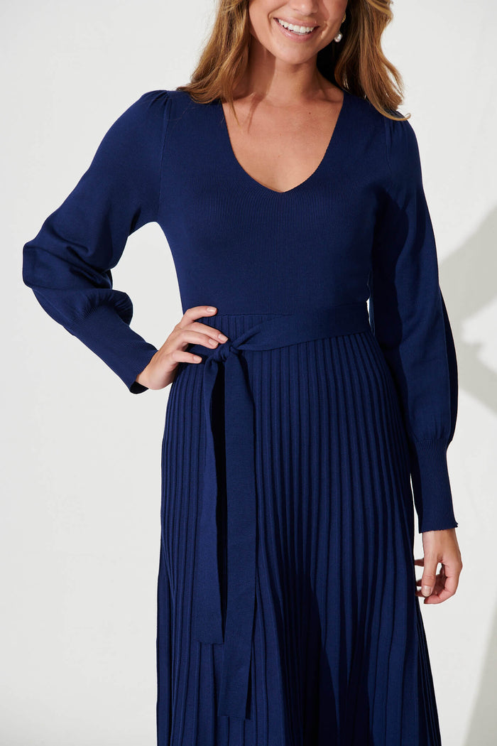 Albi Midi Knit Dress In Navy Cotton Blend - detail