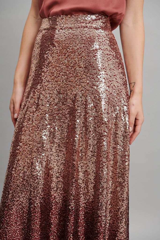 Exquisite Maxi Skirt In Gold With Wine Ombre Sequin - detail