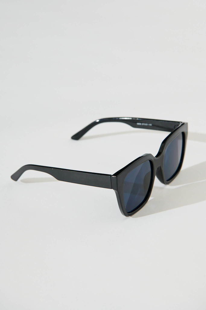 Shelby Sunglasses In Black - side