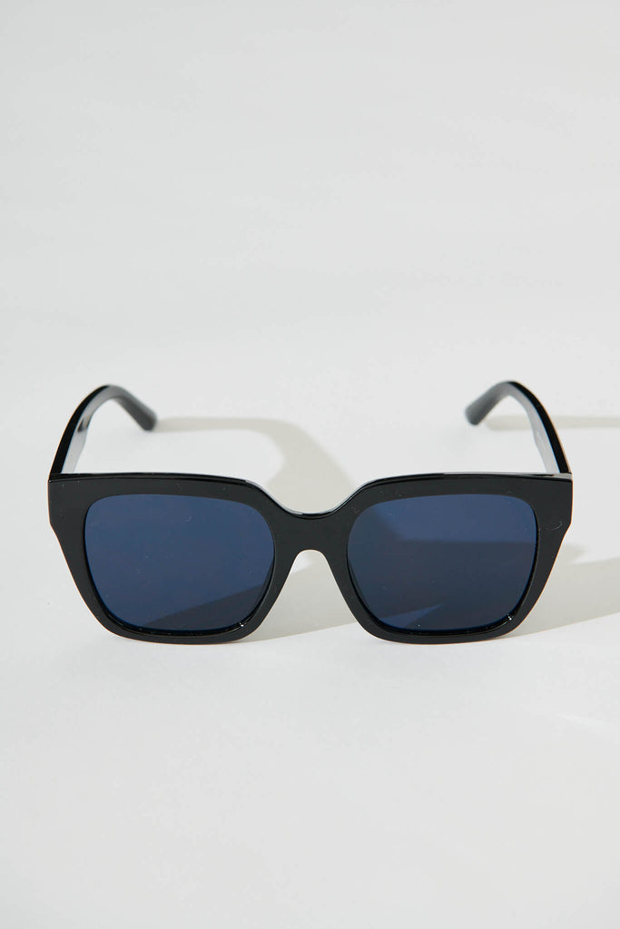 Shelby Sunglasses In Black - flatlay