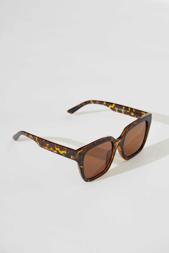 Shelby Sunglasses In Brown Tortoise - side