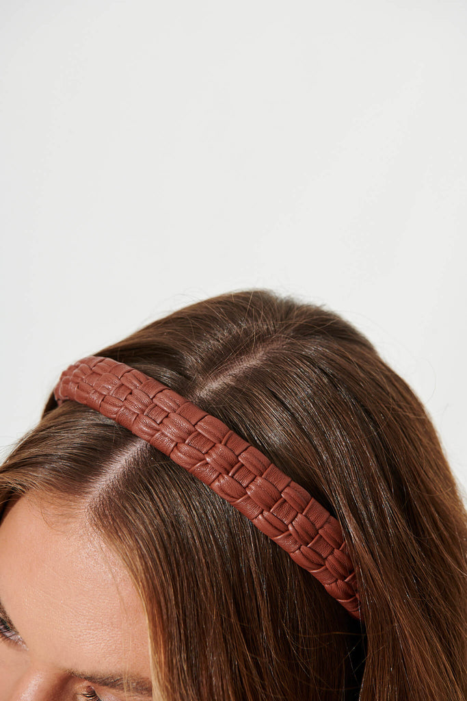 Wren Weaved Headband In Brown - detail
