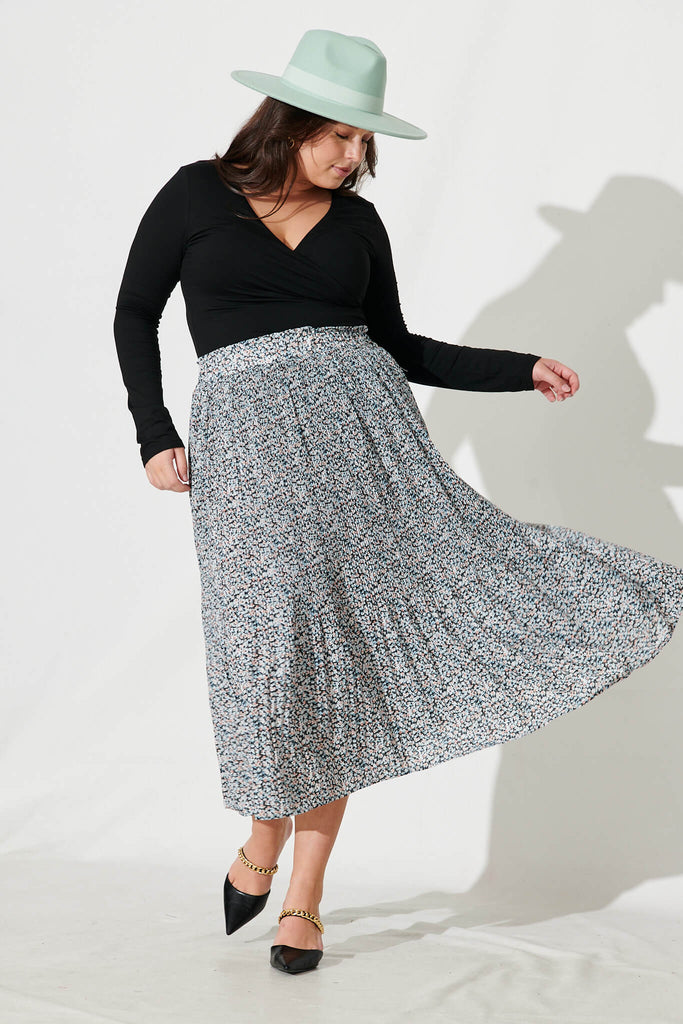Pretty Woman Pleat Skirt in Black with Beige Ditsy Floral - full length