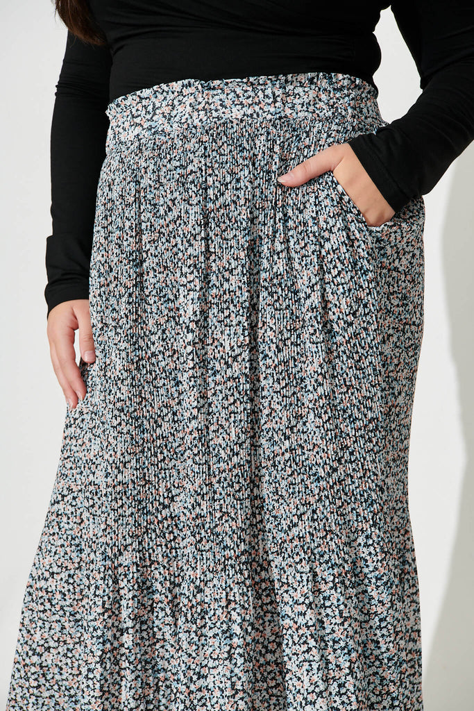 Pretty Woman Pleat Skirt in Black with Beige Ditsy Floral - detail