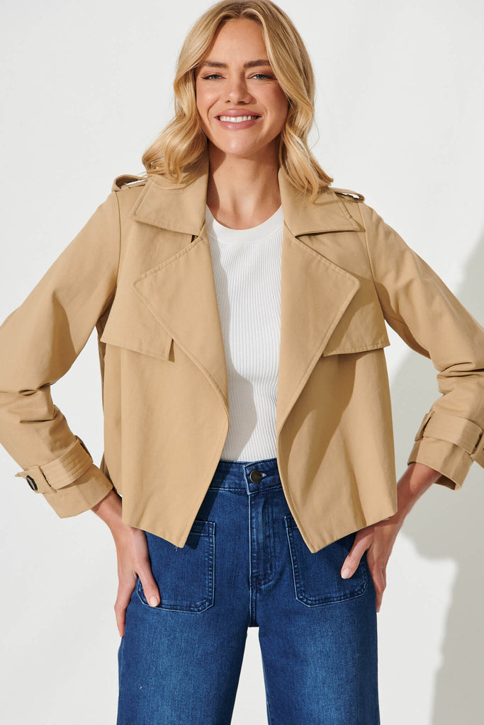 Keys Cropped Trench Coat In Camel Cotton - front