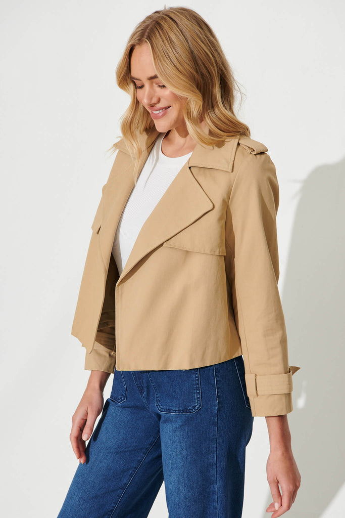 Keys Cropped Trench Coat In Camel Cotton - side