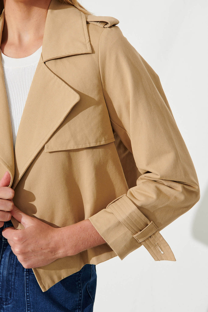 Keys Cropped Trench Coat In Camel Cotton - detail