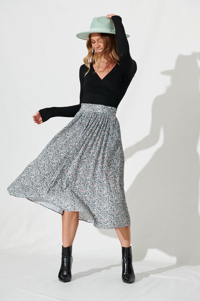 Pretty Woman Pleat Skirt in Black with Beige Ditsy Floral - full length