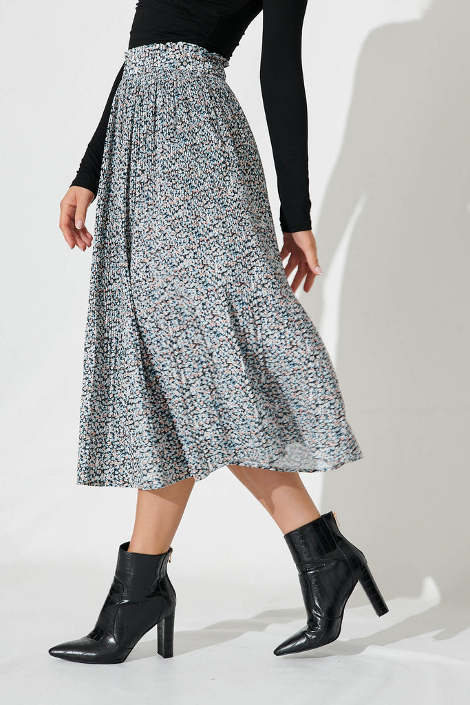 Pretty Woman Pleat Skirt in Black with Beige Ditsy Floral - side