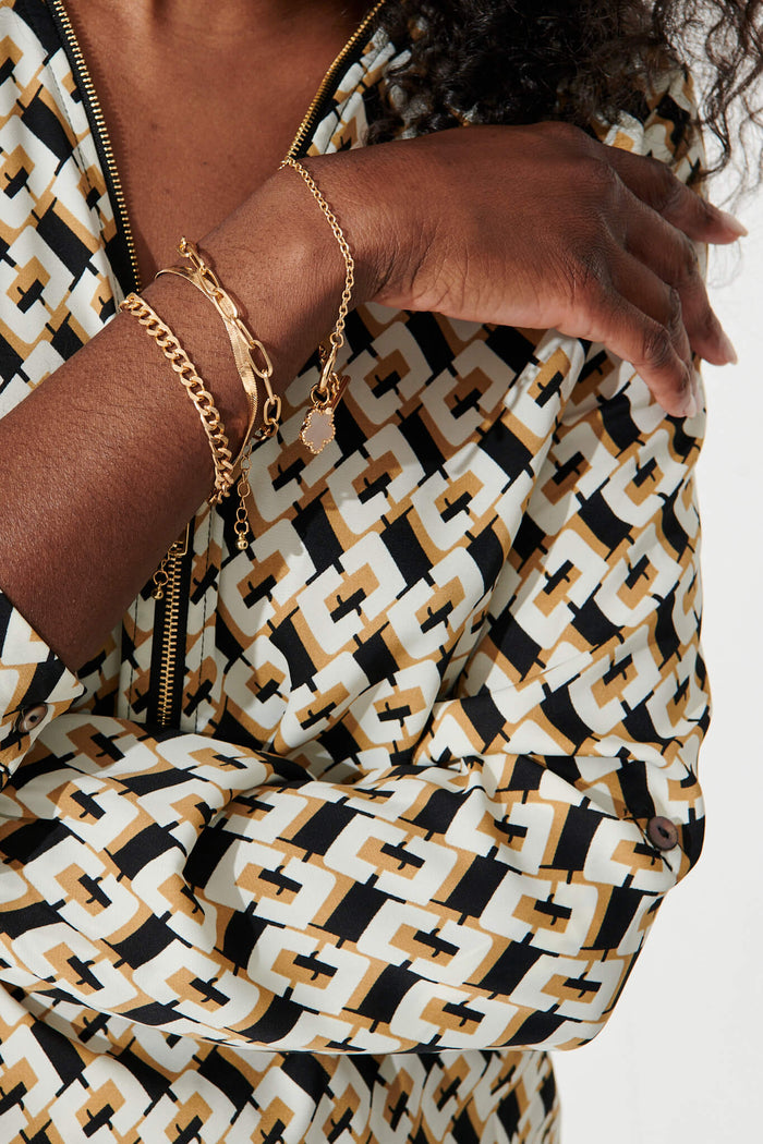 Bambi Four Layered Bracelet In Gold With Pearlescent Clover - detail