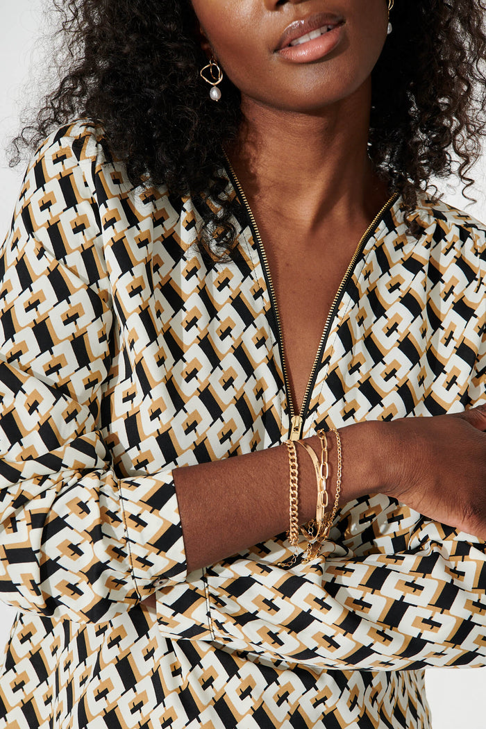 Bambi Four Layered Bracelet In Gold With Pearlescent Clover - pom