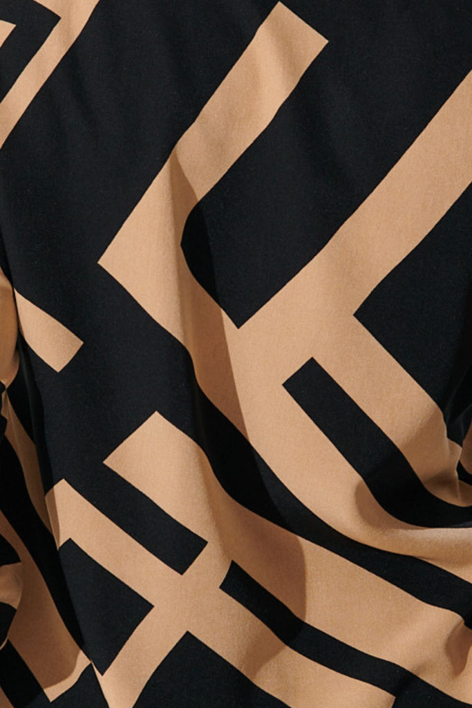 Emerson Zip Top In Black And Tan Geometric - fabric