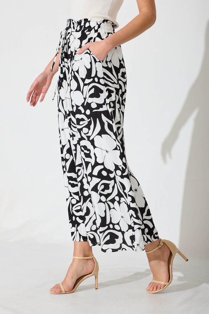 Polly Pant In Black And White Print - side