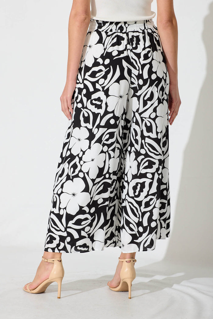 Polly Pant In Black And White Print - back