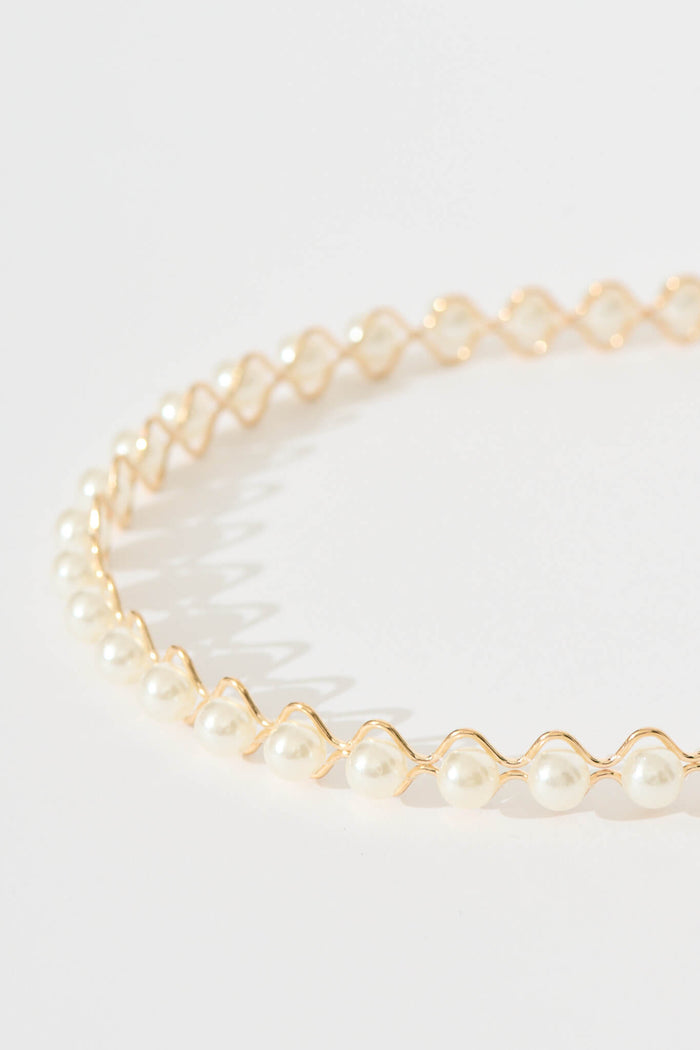 Keira Headband in Gold with Pearl flatlay detail