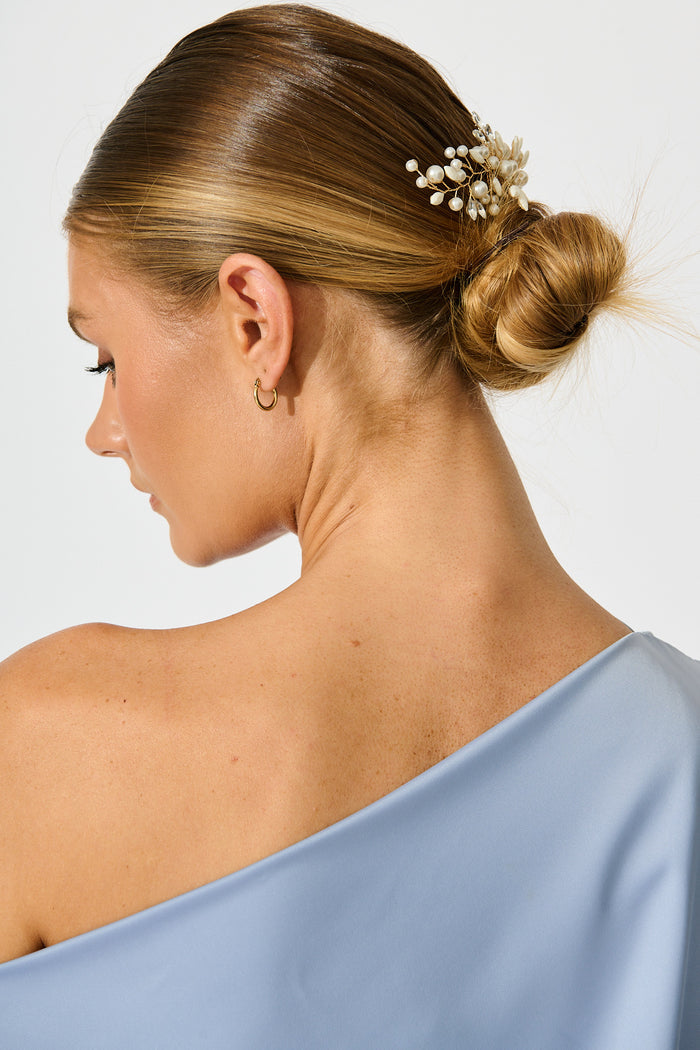 Leona Bridal Hair Comb Clip in Gold with Pearl on model side
