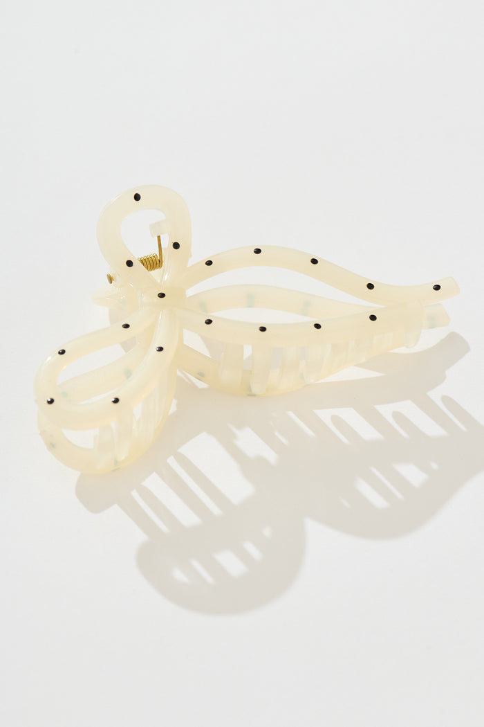 Tary Hair Claw in White With Black Polkadot flatlay