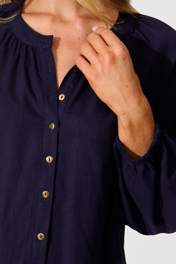 Island Whisperer Top in Navy Linen Blend detail