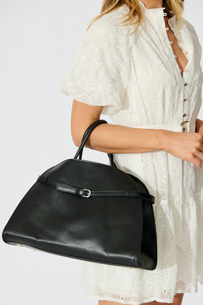 Dianne Bag in Black on model hand