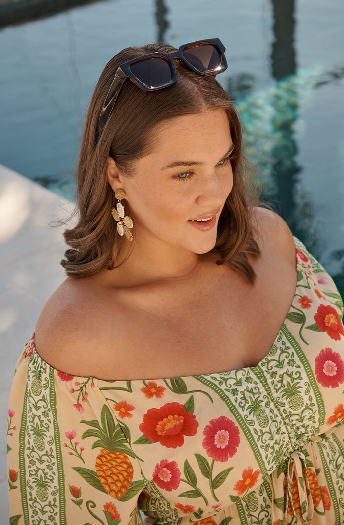 Jury Rectangular Sunglasses in Brown campaign on model side