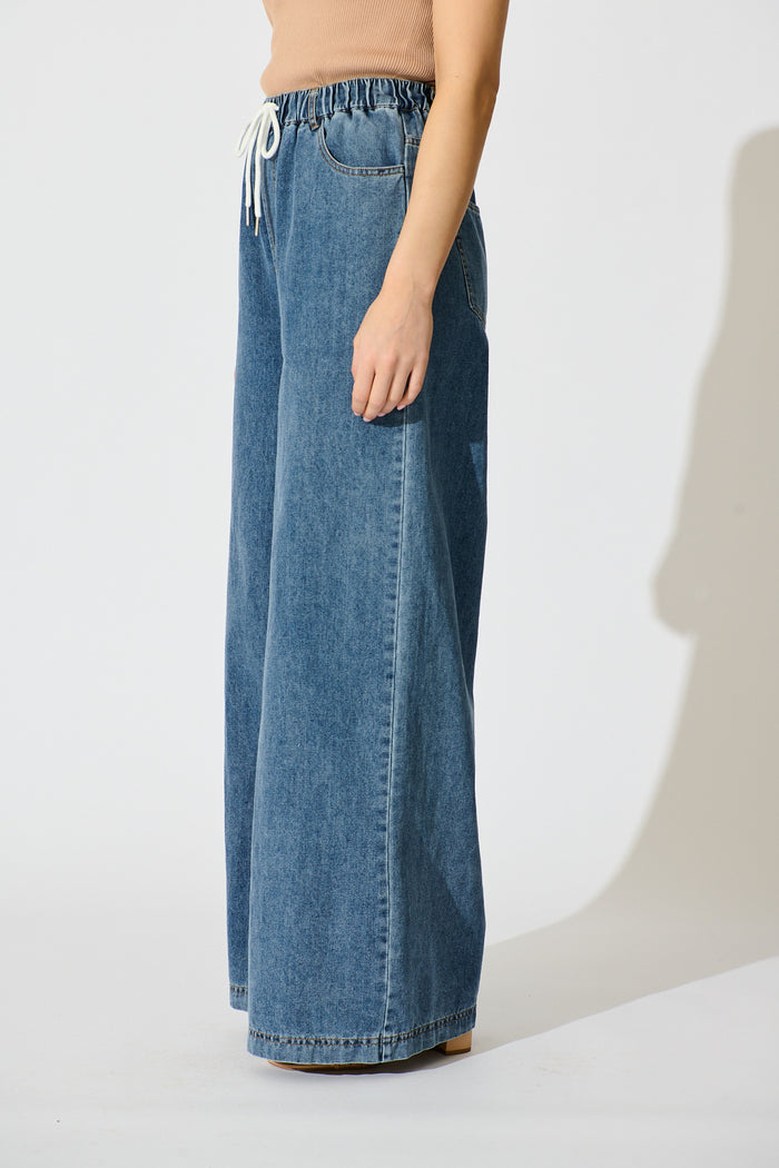 Leocadia High Rise Jean in Light Blue Denim side