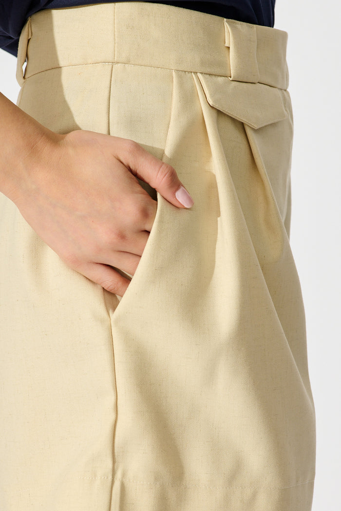 Leonora Short in Beige Linen Blend detail
