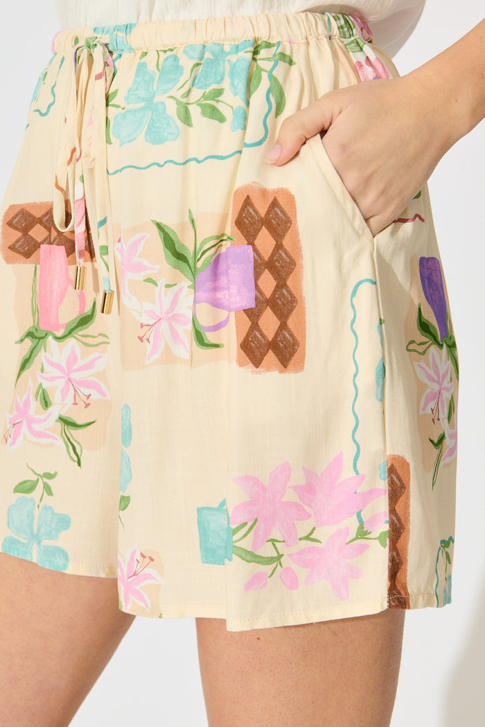 Elise Bloom Short in Multi Conversational Print detail