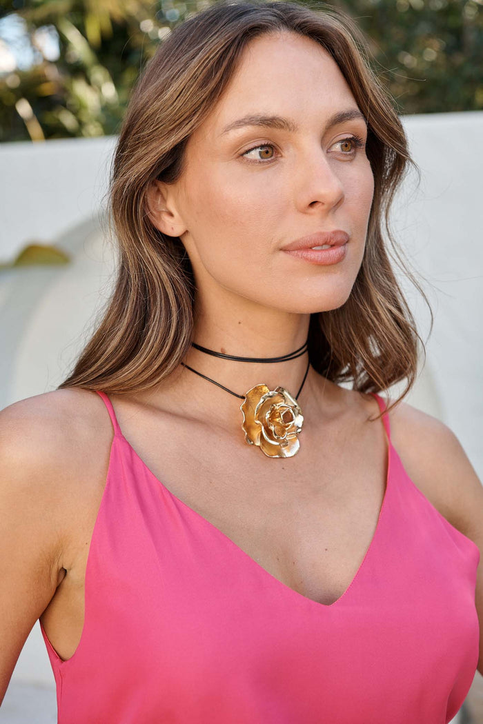 Lilou Rose Choker in Gold campaign on model front
