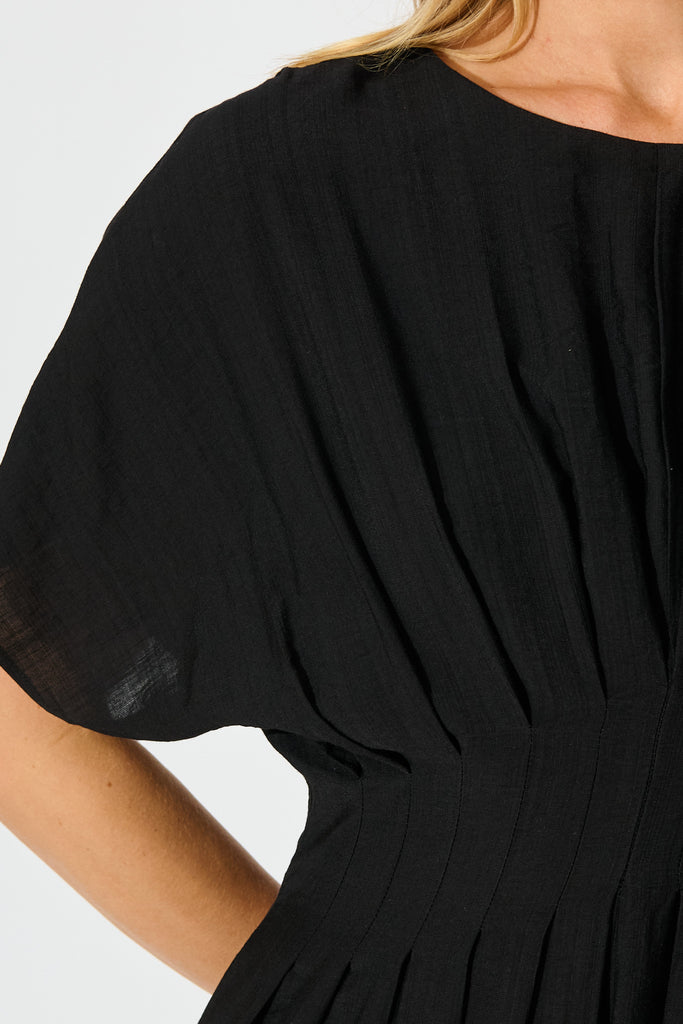 Elegance Echo Maxi Dress in Black detail