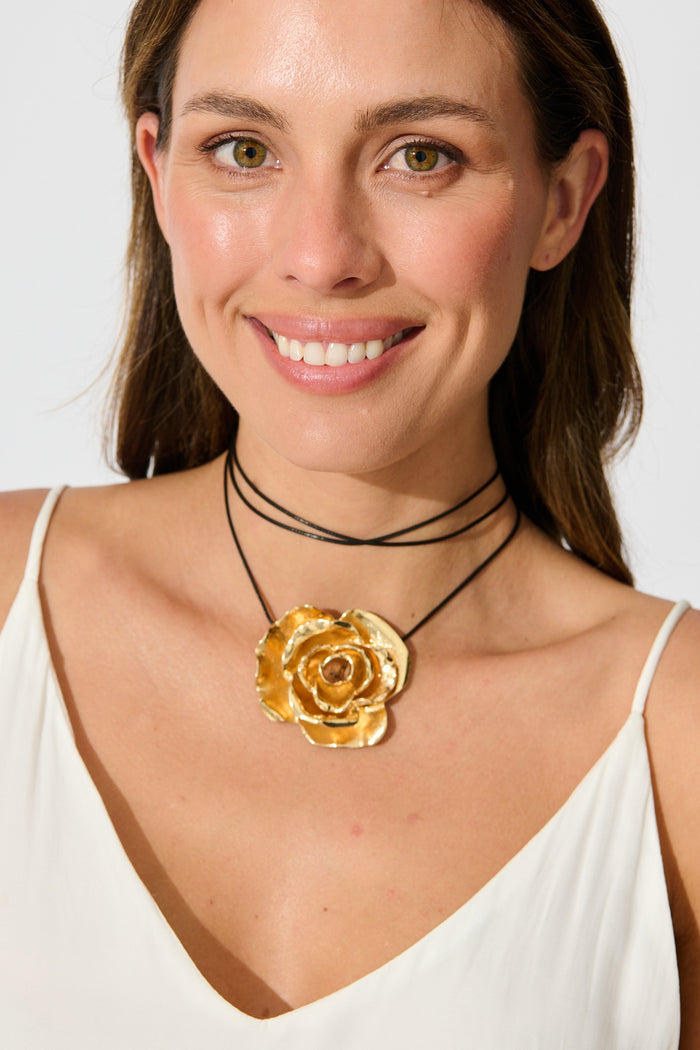 Lilou Rose Choker in Gold on model crop
