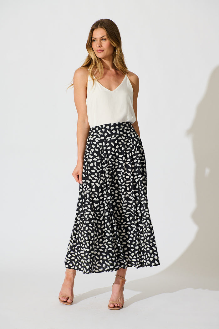Brandsy Maxi Skirt in Black with White Leaf full length