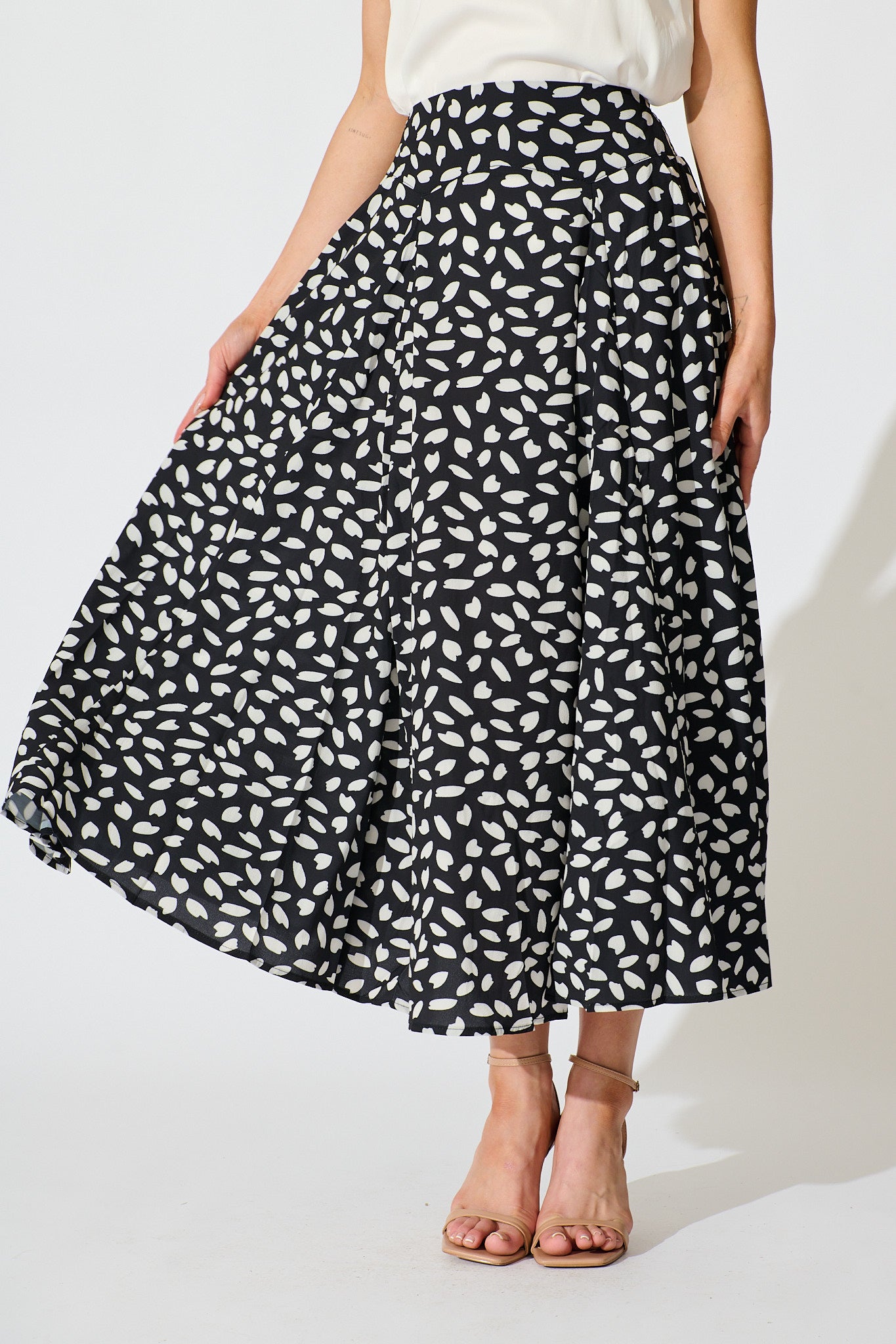 Brandsy Maxi Skirt in Black with White Leaf front