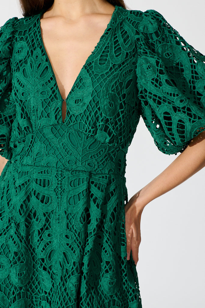 Serene Melody Lace Maxi Dress In Emerald detail