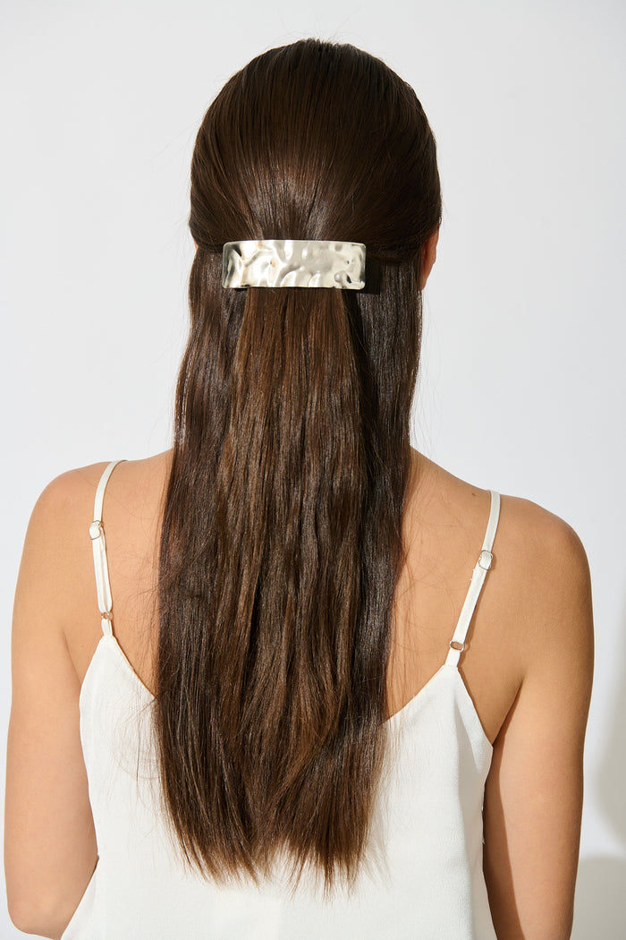 Carly Barrette Hair Clip in Textured Silver on model back