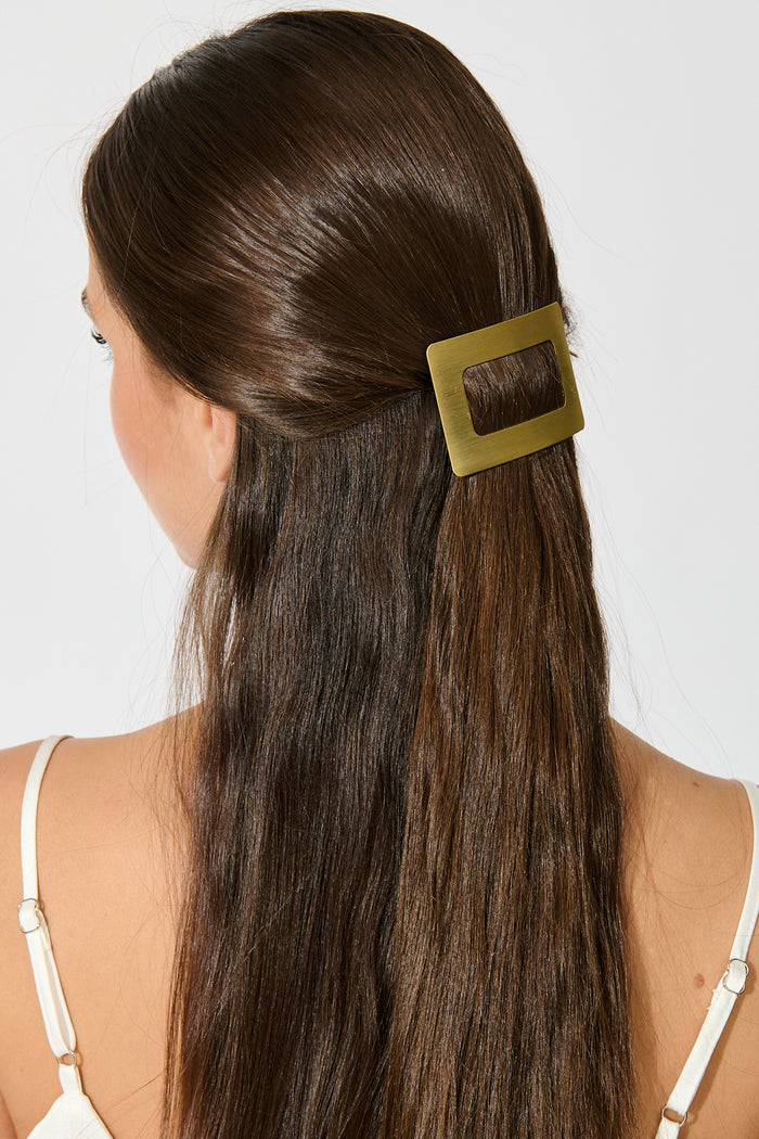 Gani Barrette Square Hair Clip in Gold on model side