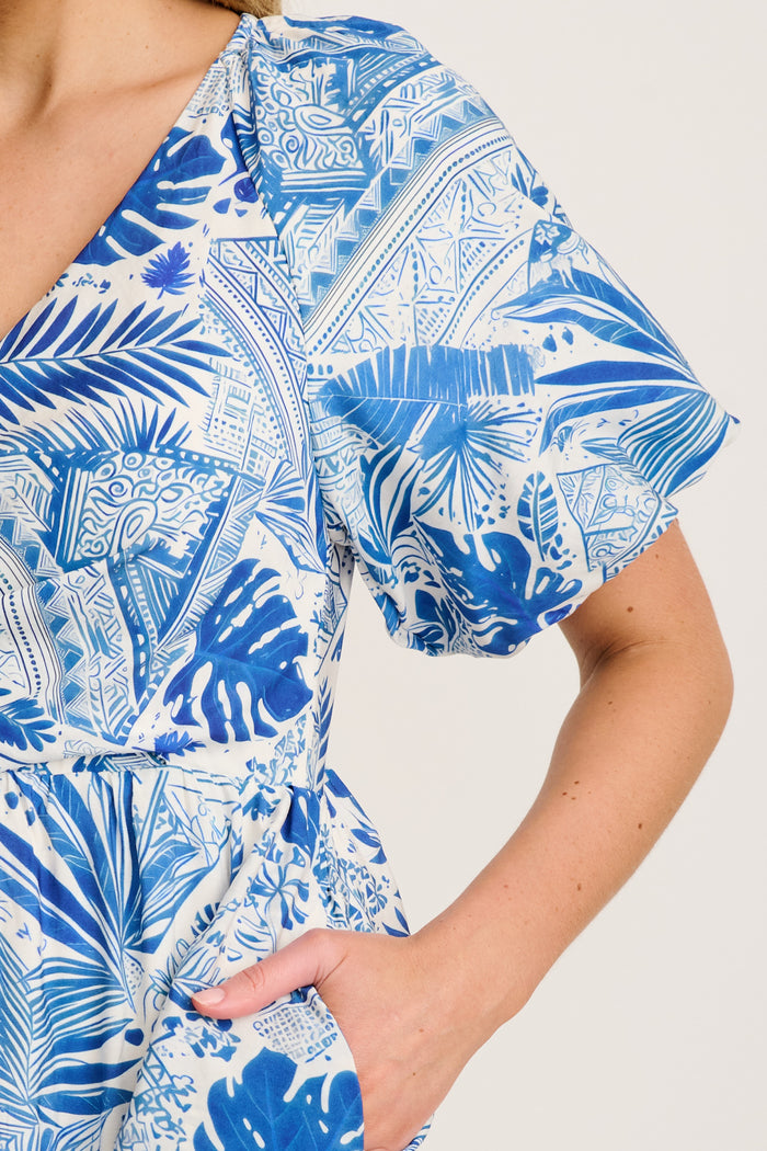 Vestia Midi Dress in Blue Leaf Print detail