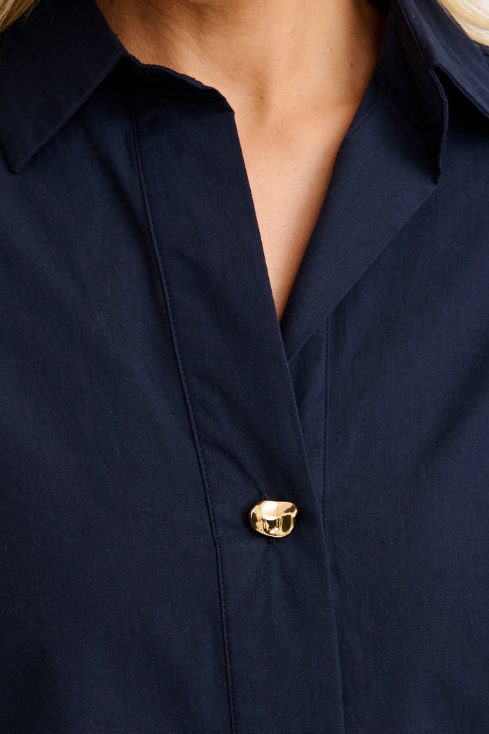 Refined Shirt in Navy Cotton detail