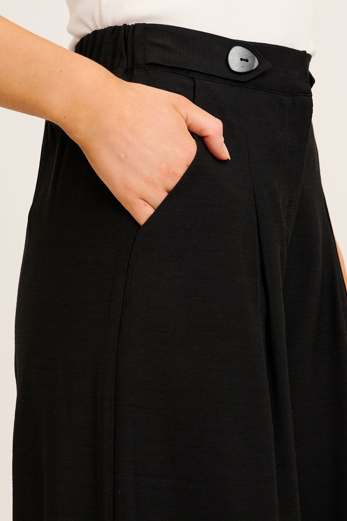 Blisfully Plain Pant in Black Linen Blend detail