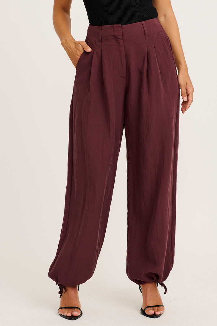 Acia Balloon Pant in Chocolate front