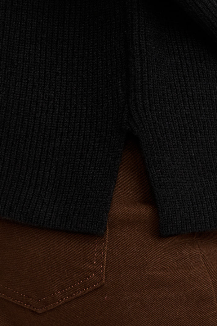 Zephyr Knit in Black detail