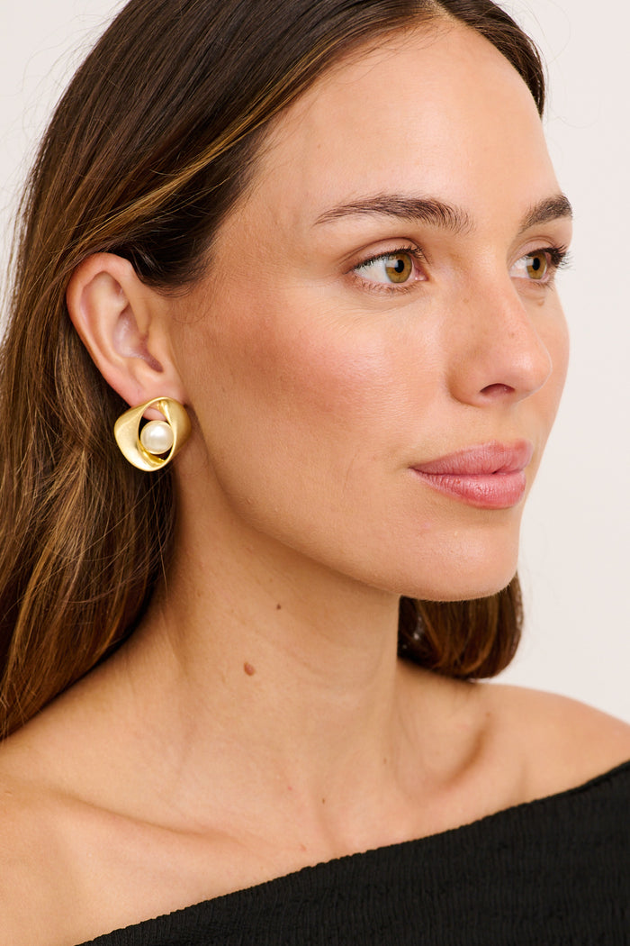 Kaori Twist Stud Earrings in Gold and White Pearl on model side