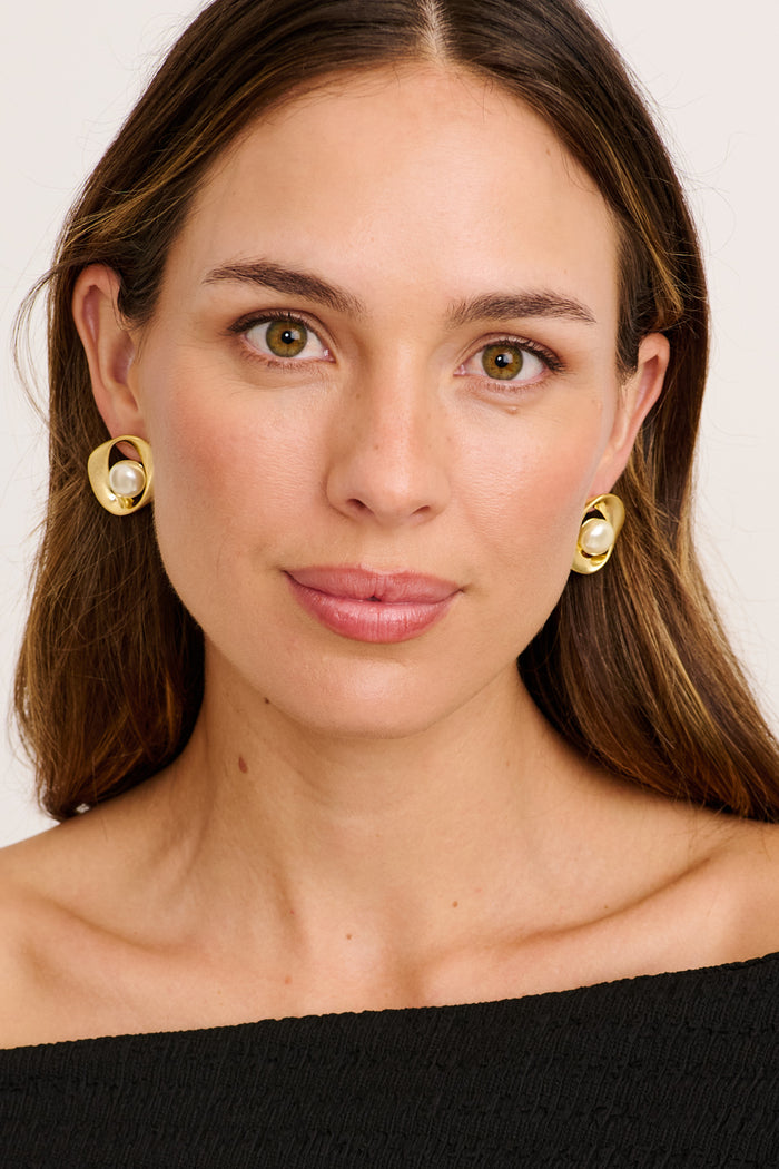 Kaori Twist Stud Earrings in Gold and White Pearl on model front