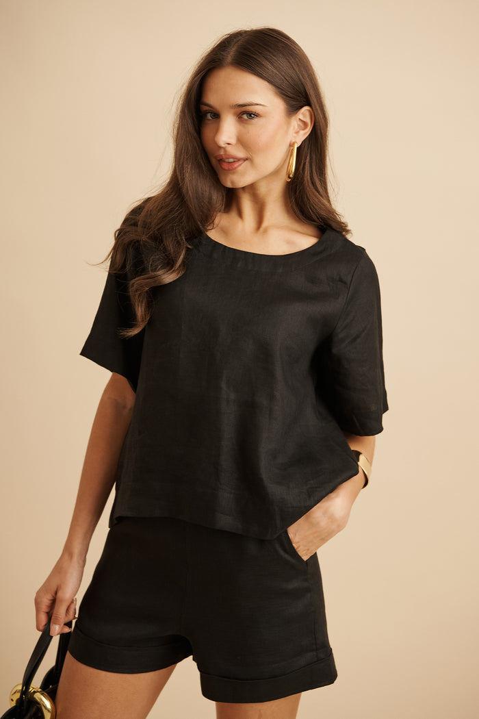 Breezy Cove Short in Black Linen focus shoot front