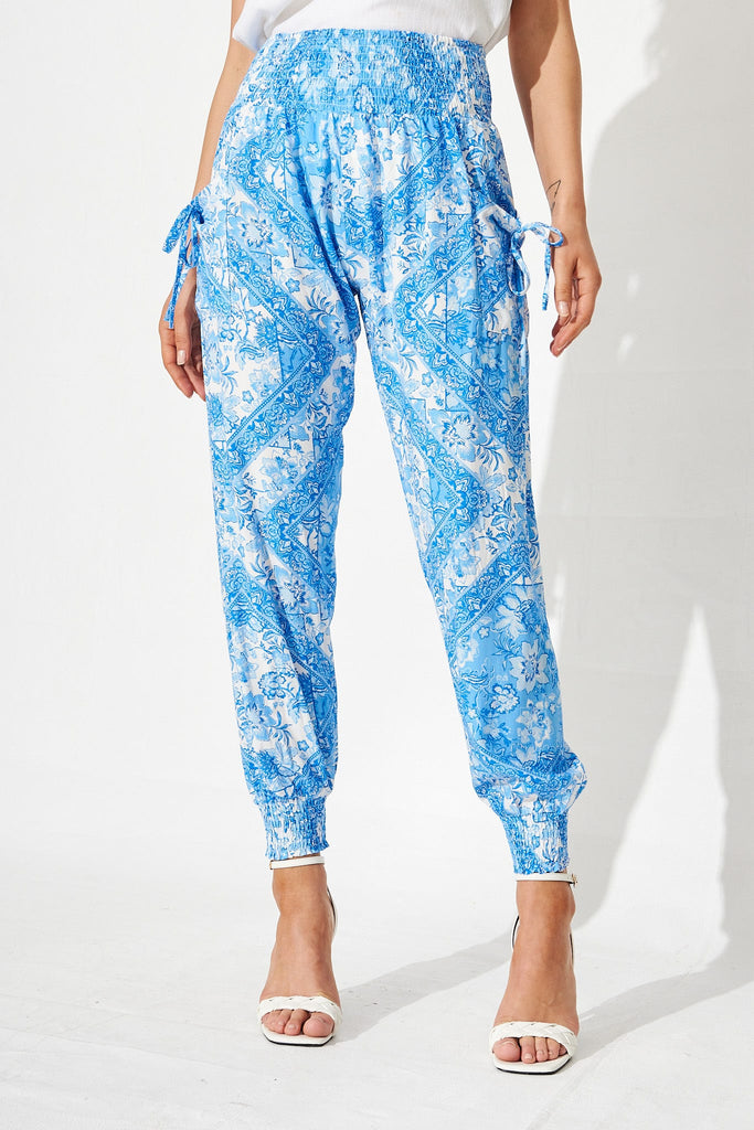 Gabby Lounge Pant In White With Blue Tile Print