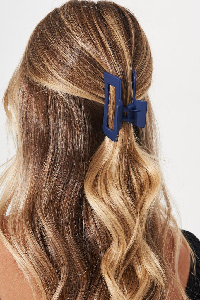 August + Delilah Prue Hair Claw In Navy