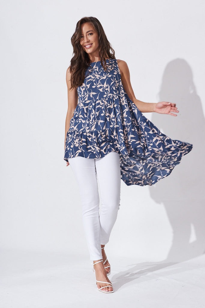 Beccy High Low Top In Blue Leaf Print
