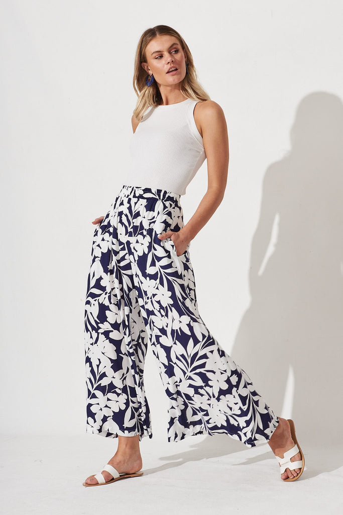 Jessica Pants In Navy With White Floral